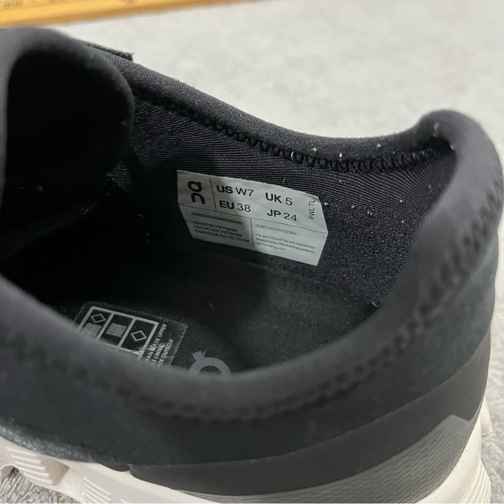 ON Cloud X3 AD Black/White Running Shoes US Women's 7 EU 38 - Picture 5 of 10